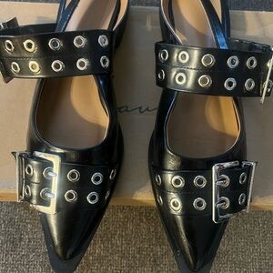 Elegant Black Women's Flats with Buckle Accents
